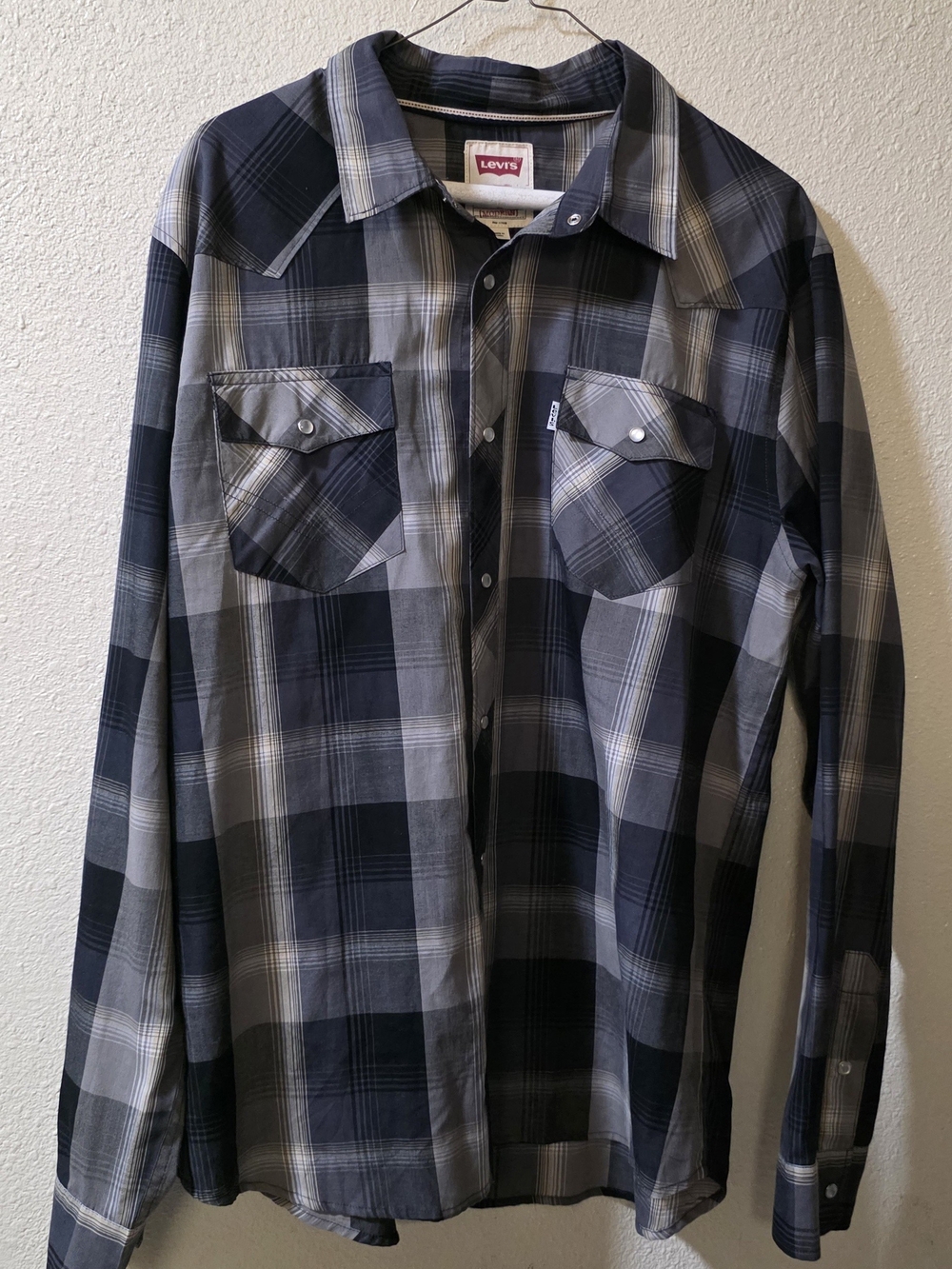 Levi's Men's Black & Gray Plaid Button-Down Shirt L